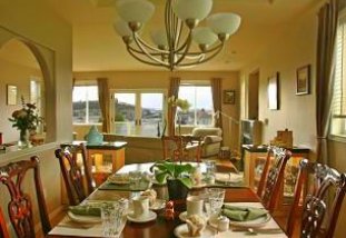 The Bulldog B&B - 4 STAR SEATTLE BED AND BREAKFAST! Rooms offer flat-screen TVs, DVD players, iHome radios, and Keurig coffee makers. We use high thread-count sheets on our beds as well as high-quality towels in our bathrooms. You will also find a microwave available along with free popcorn.
