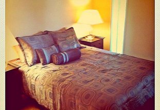 Queen Anne Apartment - Pretend to be a Seattlite in this beautifully designed vacation apartment in Frasier's neighborhood!  Beautiful, affordable vacation rental close to downtown Seattle! OPEN FOR MONTHLY RENTALS NOVEMBER - MAY