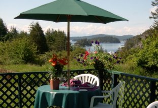 Deer Harbor Lodge - The Deer Harbor Inn on the sunny side of Beautiful Orcas Island is the ideal vacation getaway. Built on a knoll overlooking the tranquil Harbor and majestic Mountains on the Olympic Peninsula, the Deer Harbor Inn remains as one of San Juan Island's most Historic Resorts.