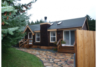 Pond Cottage - Great for groups! The cottage features two bedrooms with private baths,large living room, and a fully equipped kitchen. Sleeps 8!