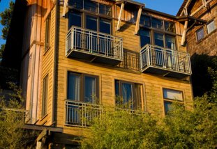 Inn at Langley - This Whidbey inn boasts iconic coastal and mountain views from every room. Each room is furnished perfectly for that long awaited unwinding.