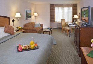 Redmond Silver Cloud Inn - Located in the heart of Redmond’s high-tech corridor just three blocks from Microsoft’s main campus!