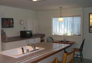 Residence Apartment - Exceptionally quiet and private 1 bedroom apartment. 10 night minimum stay.