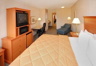 Comfort Inn Kirkland  - Budget hotel in Kirkland, Wa with free parking.  Close to several locations with easy access to the east side!