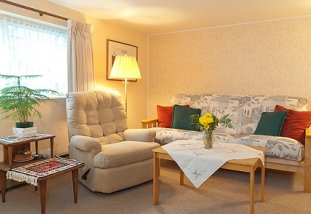 Great Value Guest Suite in Ballard - The Best Value in Ballard!  Quiet, pristine apartment with daily maid service.  This large one bedroom apartment features a full kitchen, living room, dining area, bedroom and bathroom.
