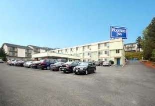 Sea-Tac Rodeway Inn - Budget hotel for business travelers.  Near SeaTac airport, offers a shuttle and breakfast.