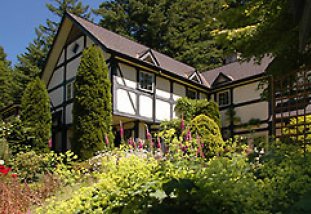 Markham House - All rooms have garden views and feature TV, VCR, DVD, fireplace and wireless internet as well as private bathrooms. You can also arrange to get a special massage treatment...