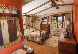 B&B Near Greenlake - Located 4 short blocks from Green Lake, this Bed and Breakfast is the perfect place to start your Seattle lodging experience.