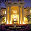 Presidential B&B - This unique luxury B&B allows you to stay in the White House for a night - while still enjoying Portland, Oregon.